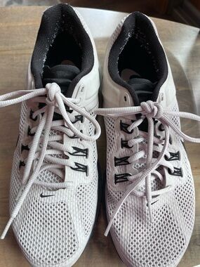 Nike AirMax 2013 White and Black Athletic Sneakers - Mesh Upper. Men’s 9.